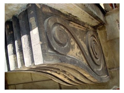 Elementy dekoracyjne elewacji przed pracami renowacyjnymi