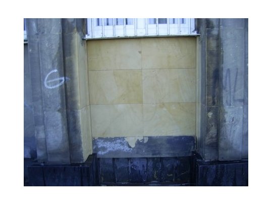 Elewacja z piaskowca po usunięciu graffiti
